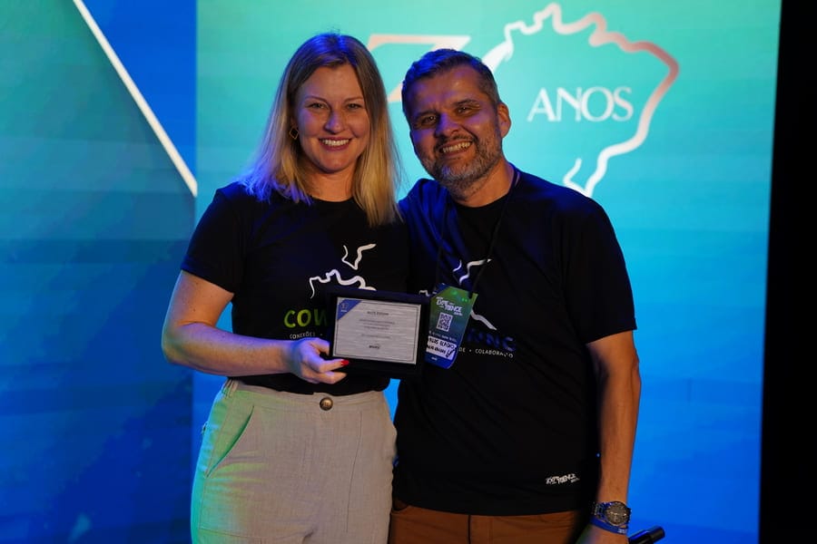 Rute Presidente (23/26) recebe uma singela homenagem do nosso CEO no Ancev Experience 2026 em SP por sua contribuição